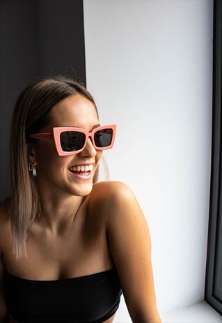 OVERSIZED RETRO SUNGLASSES IN PINK