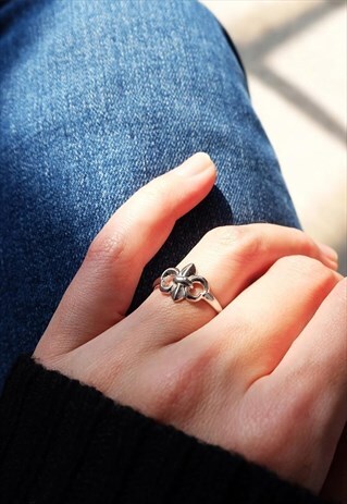 FLEUR DE LIS STERLING SILVER RING