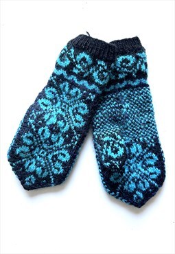 Beautiful Nordic Style Ornamented Mittens / Gloves