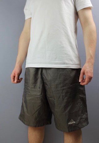 VINTAGE ADIDAS SHORTS IN GREY WITH POCKETS, EMBROIDERED LOGO