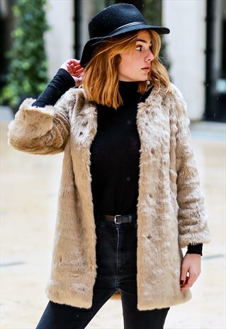 VINTAGE-INSPIRED COLLARLESS FAUX FUR JACKET