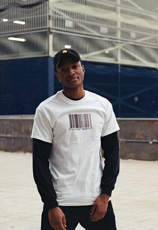 OUT OF DATE T-SHIRT IN WHITE
