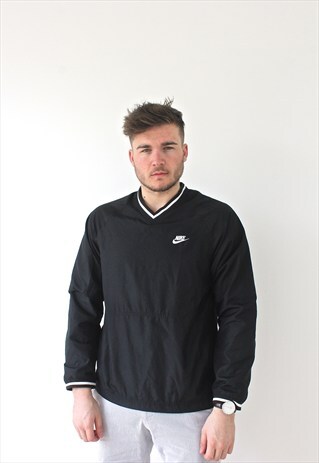 BLACK SWEATSHIRT