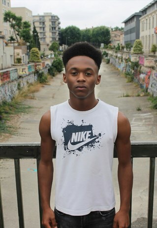 VINTAGE NIKE SLEEVELESS T-SHIRT