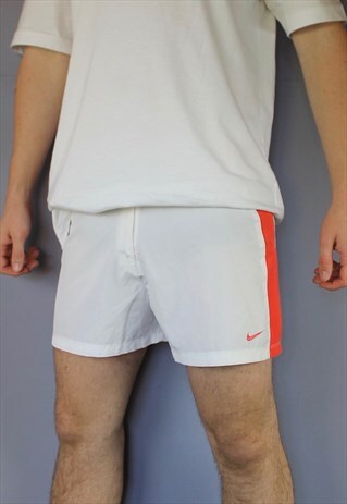 VINTAGE NIKE SHORTS IN WHITE AND RED WITH EMBROIDERED LOGO A