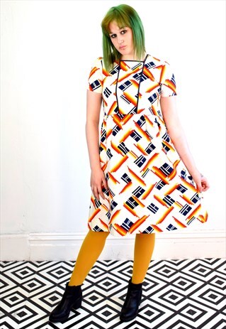 VINTAGE 60'S 70'S WHITE STRIPE PRINT MOD DRESS