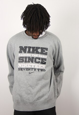 VINTAGE NIKE SWEATSHIRT