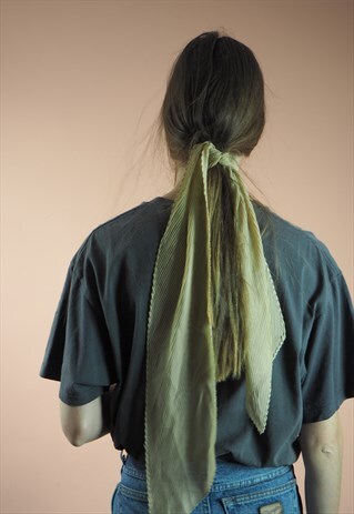 VINTAGE CREAM PLEAT SCARF