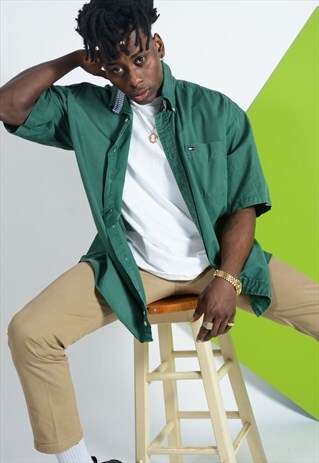 VINTAGE TOMMY HILFIGER SHIRT IN GREEN.