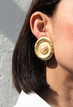 Deadstock 90s gold tone/pearls statement clip on earrings