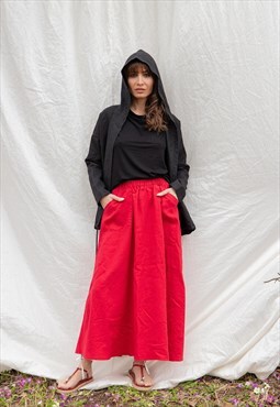 Maxi above the ankle skirt with practical side pockets  