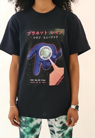 PLANET RAVE JAPAN GRAPHIC PRINT 90S RAVE T-SHIRT IN BLACK