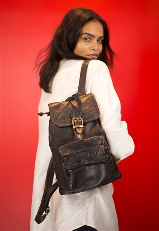 VINTAGE 90S BLACK LEATHER BACKPACK WITH GOLD BUCKLE