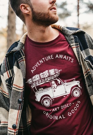 'ADVENTURE AWAITS' HAND PRINTED T-SHIRT IN BURGUNDY
