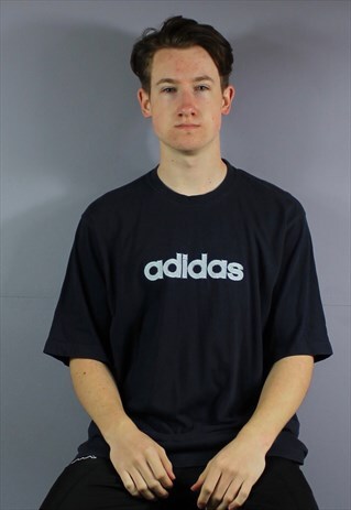 VINTAGE ADIDAS T-SHIRT IN NAVY BLUE WITH EMBROIDERED SPELLOU