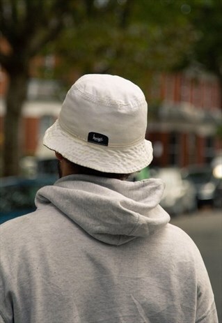 REVERSIBLE STUSSY BUCKET HAT WHITE AND LEAFY BLACK