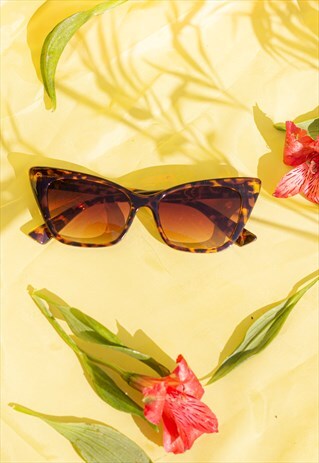 WIDE CLASSIC CAT EYE SUNGLASSES