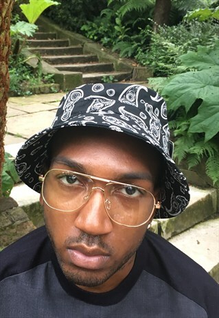 BLACK PAISLEY PRINT BUCKET HAT