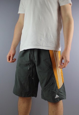 VINTAGE ADIDAS SHORTS IN GREEN WITH POCKETS, EMBROIDERED LOG