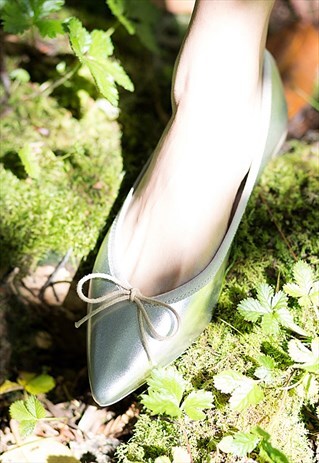 CLASSIC POINTED TOE PUMPS WITH BOW