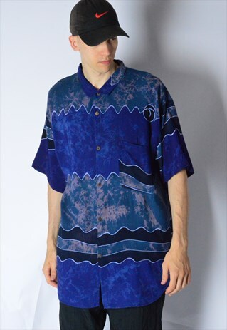 VINTAGE 90S BLUE TIE DYE WAVY FESTIVAL SHORT SLEEVE SHIRT