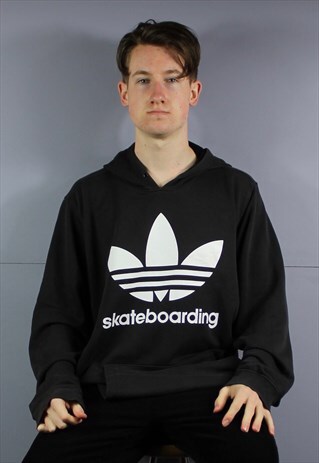 VINTAGE ADIDAS SKATEBOARDING HOODIE IN BLACK WITH POUCH POCK