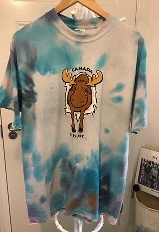 TIEDYE VINTAGE CANADIAN MOOSE BUTT TEXT T-SHIRT