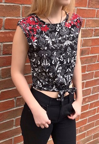 BLACK EMBROIDERED CROPPED TOP