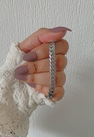 OMEGA LUXE. SILVER TEXTURED CURB CHAIN NECKLACE
