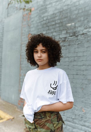 OVERSIZED T-SHIRT IN WHITE WITH BLACK SMILEY PRINT
