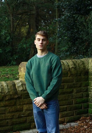 VINTAGE GREEN NIKE SWEATSHIRT