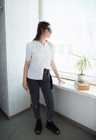 VINTAGE 80'S WHITE SHORT SLEEVED BLOUSE