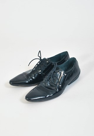 Vintage 00s lacquer shoes in black