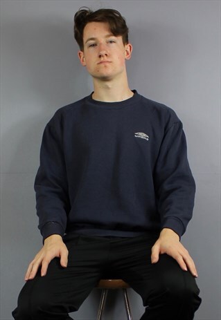 VINTAGE UMBRO SWEATSHIRT IN NAVY BLUE WITH EMBROIDERED LOGO.