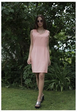 PINK 80'S VINTAGE DRESS WITH PEARL DETAILS