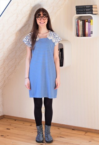BLUE AND WHITE STRIPED SHORT SLEEVE DRESS