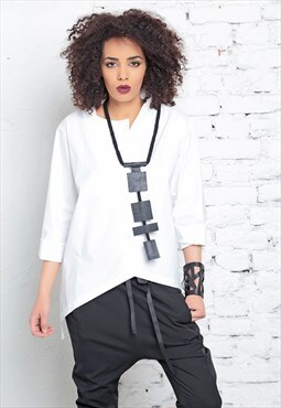 Black long leather necklace with geometric shapes 