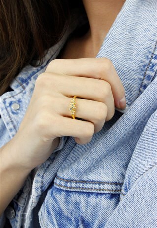 GOLD CLUSTER DIAMANTE MINIMALIST RING
