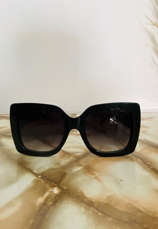 CHUNKY BLACK SUNGLASSES
