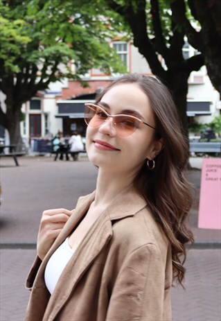 CAT-EYE SUNGLASSES IN GOLD WITH SOFT PINK LENS