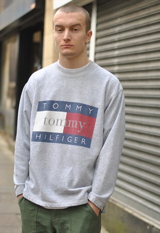 VINTAGE TOMMY HILFIGER BIG FLAG SPELL OUT SWEATER