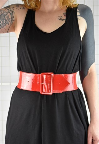 VINTAGE 80S WIDE RED PU ELASTICATED WAIST BELT.