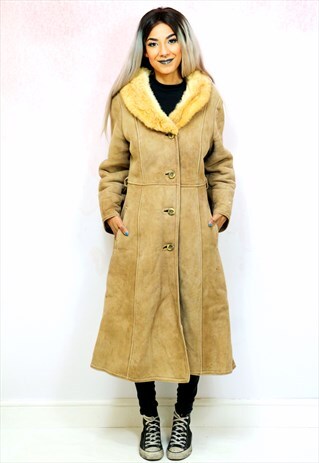 1970S VINTAGE LIGHT TAN SHEEPSKIN SHERPA COAT