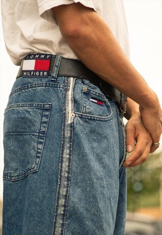 VINTAGE TOMMY HILFIGER JEANS IN THE CLASSIC BLUE DENIM