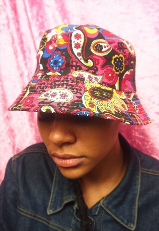 BLACK BUCKET HAT WITH MULTI PRINT