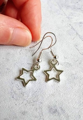 SIMPLE MINI STAR EARRINGS