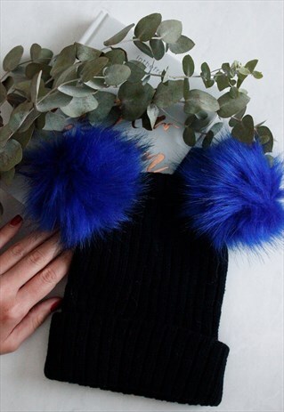 BLACK & BLUE FAUX POM POM RIBBED KNITTED BEANIE HAT