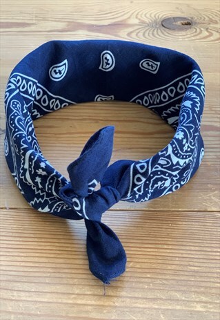 VINTAGE 90S BLUE BANDANA