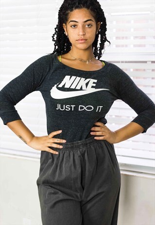 VINTAGE NIKE LONGSLEEVE T-SHIRT LOGO 90S L 6.1