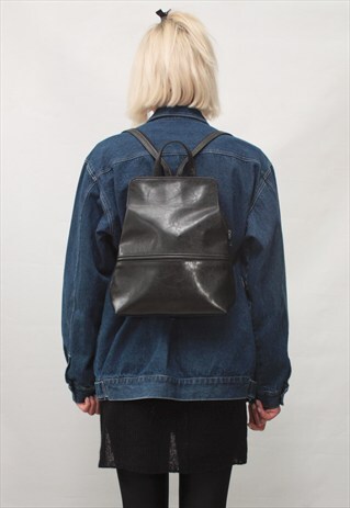 VINTAGE 90' AMAZING COOL CLASSIC BLACK LEATHER BACKPACK